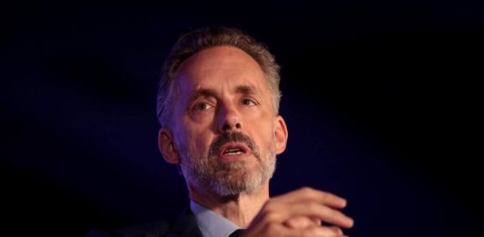 Bild: Jordan B. Peterson / Von: Gage Skidmore / flickr.com / Lizenz: CC BY-SA 2.0﻿ / Link: https://www.flickr.com/photos/gageskidmore/albums/72157698181260965/page2