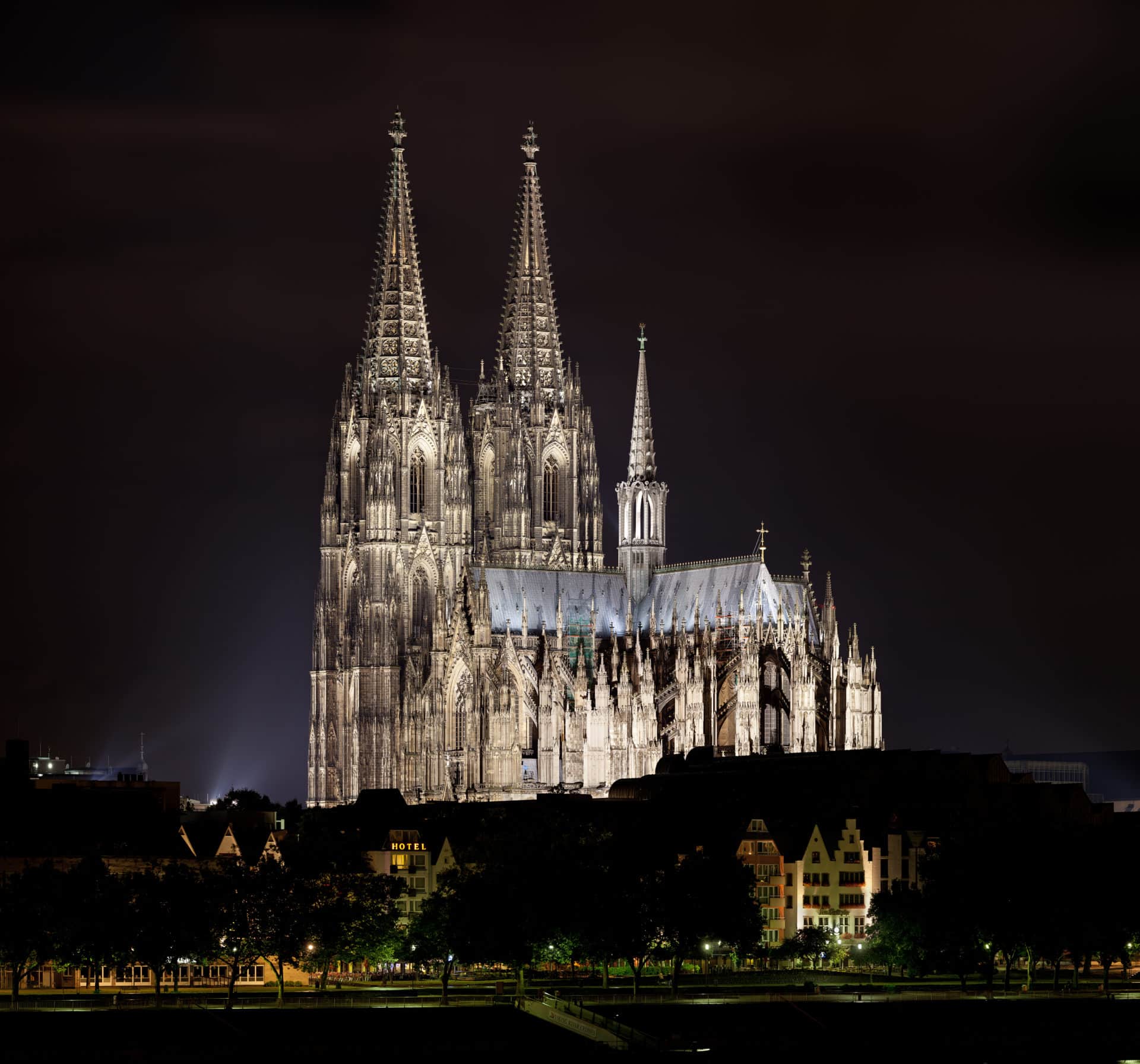 Der Kölner Dom nachts | © Thomas Wolf, www.foto-tw.de (CC BY-SA 3.0 DE), anklickbarer Link am Ende des Artikels